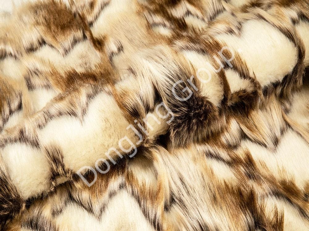 9W1150-กระต่ายปลายแหลมย้อมสีน้ำตาลขาว faux fur fabric